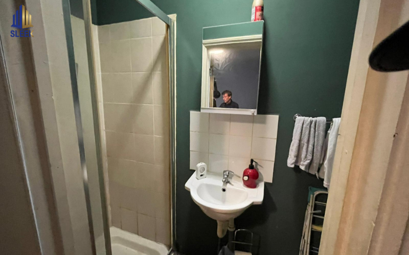  141 High Road 06 Bed House