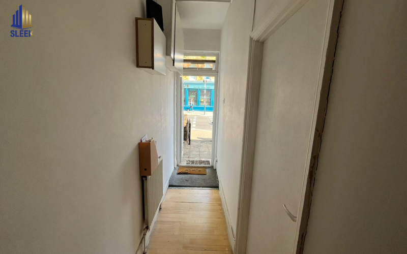  141 High Road 06 Bed House