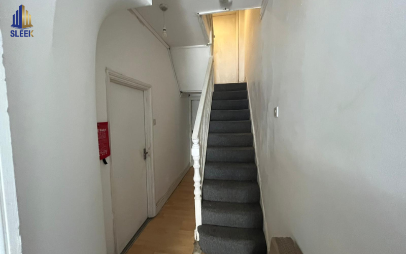  141 High Road 06 Bed House