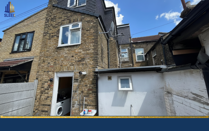  141 High Road 06 Bed House