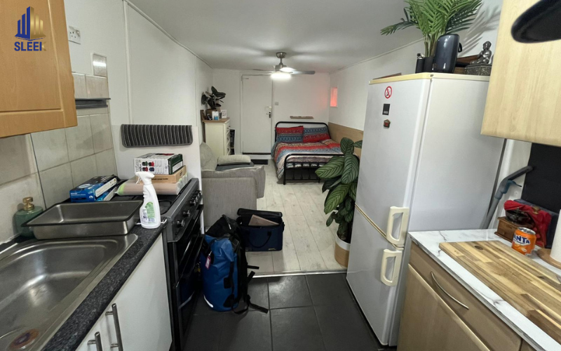  141 High Road 06 Bed House