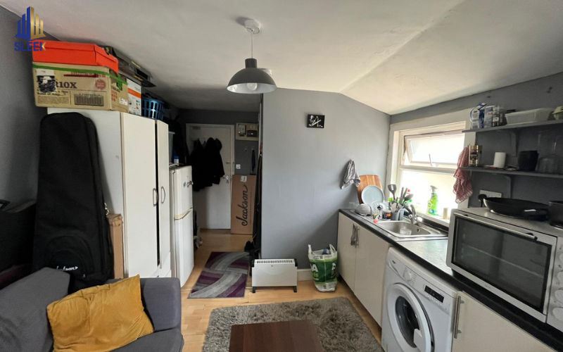  141 High Road 06 Bed House