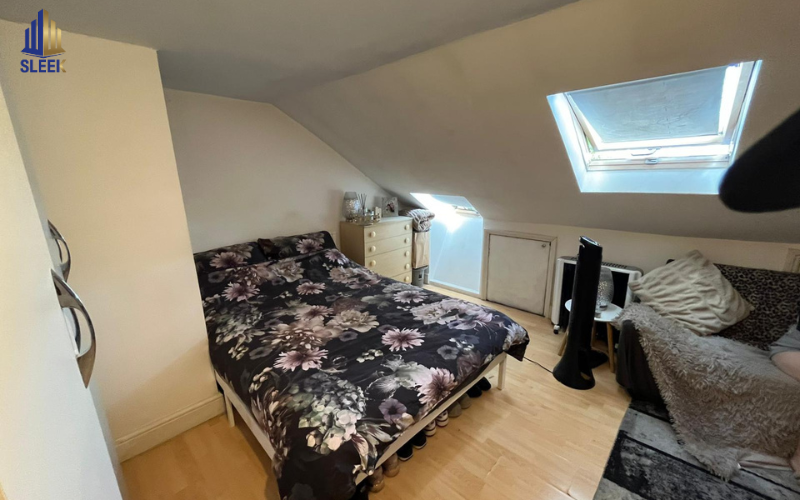  141 High Road 06 Bed House